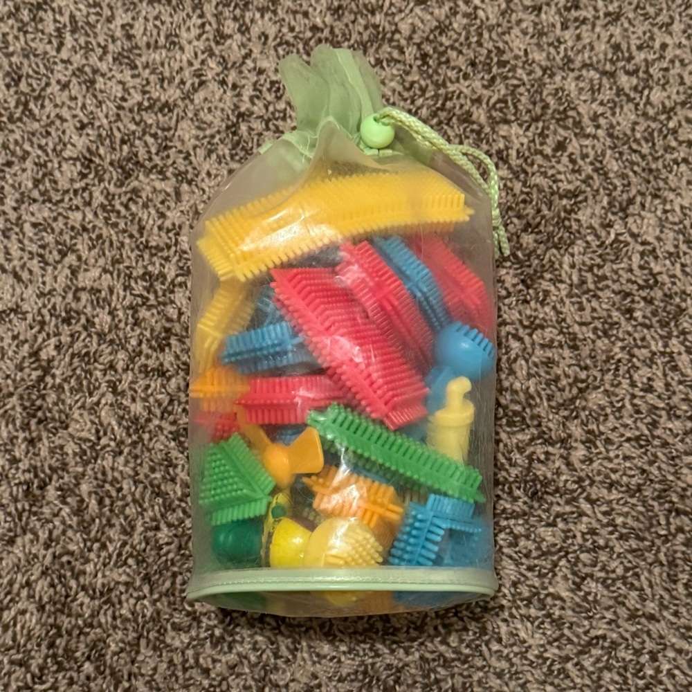 Colorful Interlocking Building Blocks Set for Kids - Picture 2 of 11
